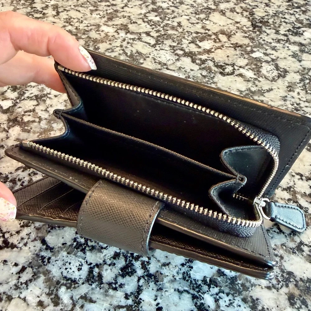 Coach Black Crossgrain Leather Medium Corner Zip Wallet